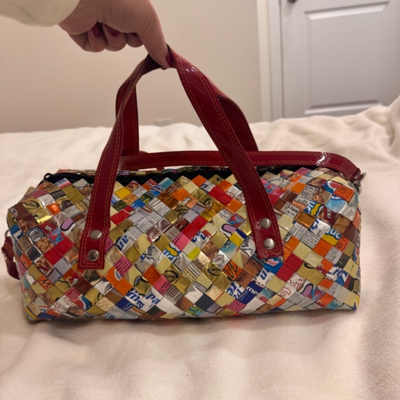 Designer bag made out of recycled Mexican candy wrappers - Picture 1 of 3